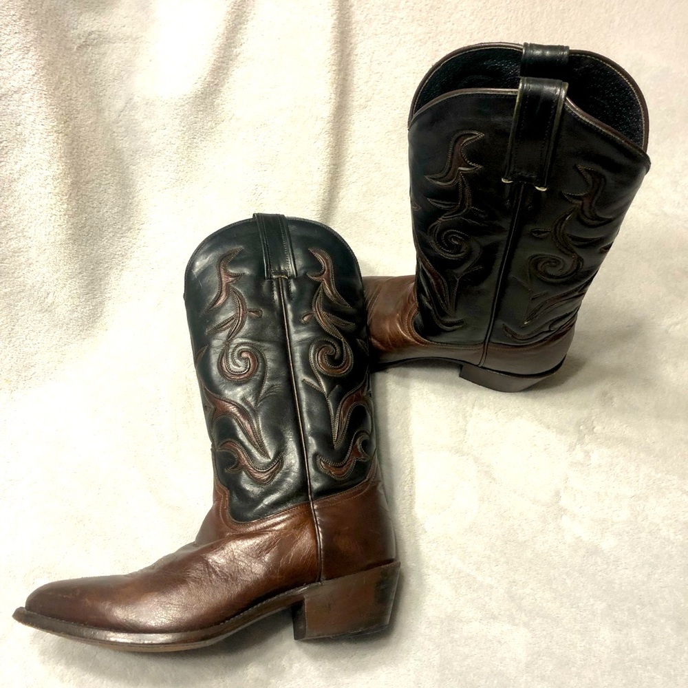 Durango Boots Size 8 Beautiful stitched design in leather (B01)